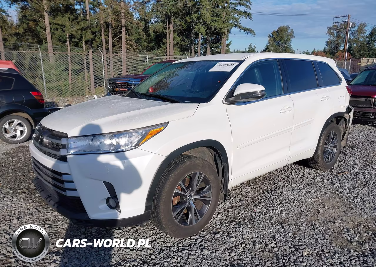 2018 Toyota Highlander Le VIN:5TDBZRFH7JS891757 - 2