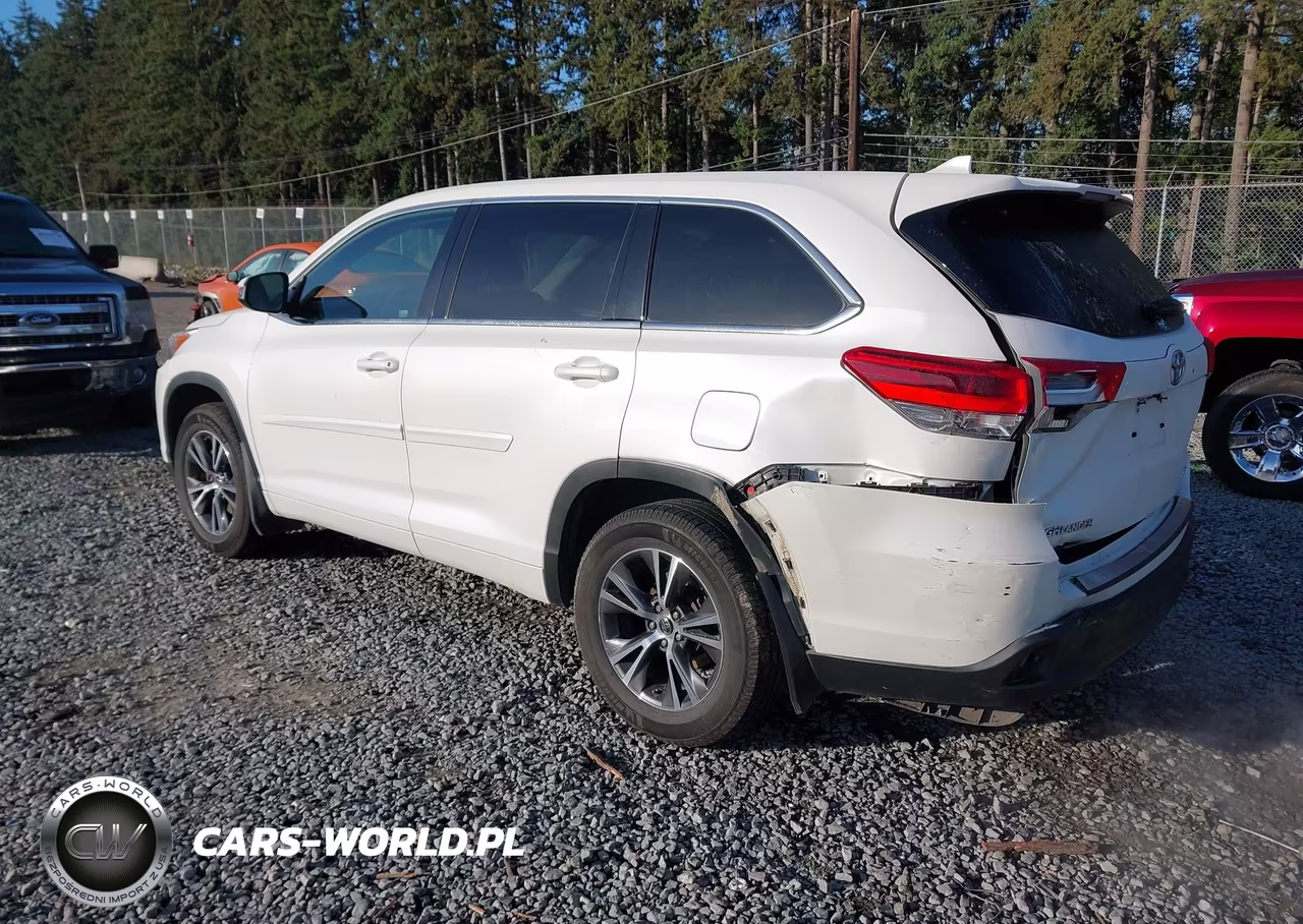 2018 Toyota Highlander Le VIN:5TDBZRFH7JS891757 - 3
