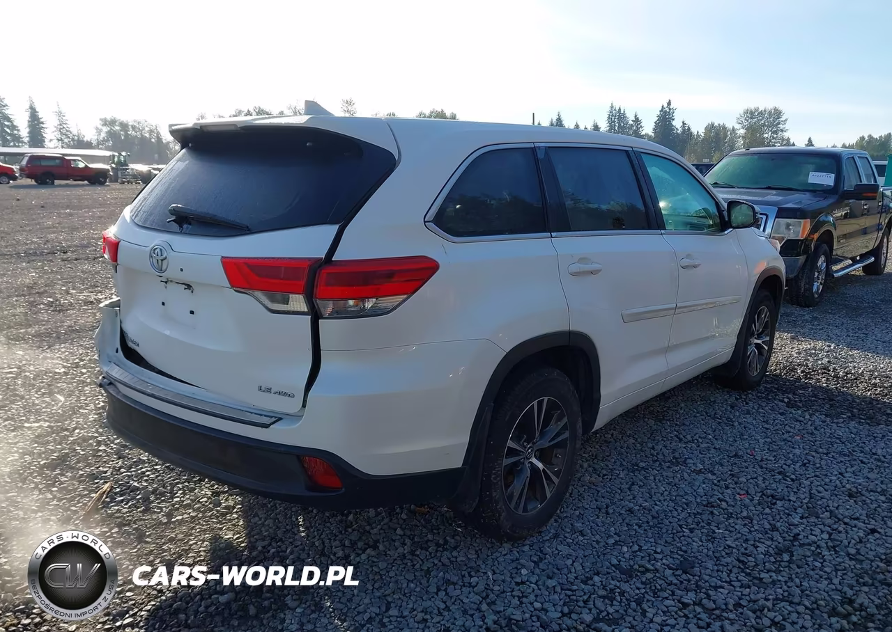 2018 Toyota Highlander Le VIN:5TDBZRFH7JS891757 - 4