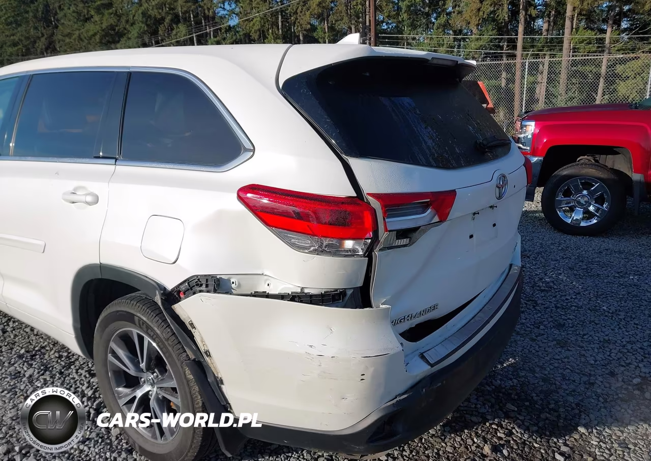 2018 Toyota Highlander Le VIN:5TDBZRFH7JS891757 - 6