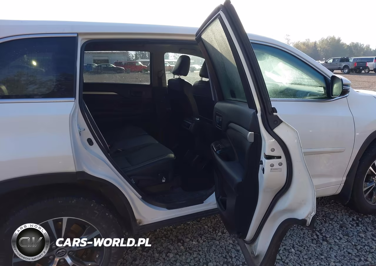 2018 Toyota Highlander Le VIN:5TDBZRFH7JS891757 - 8