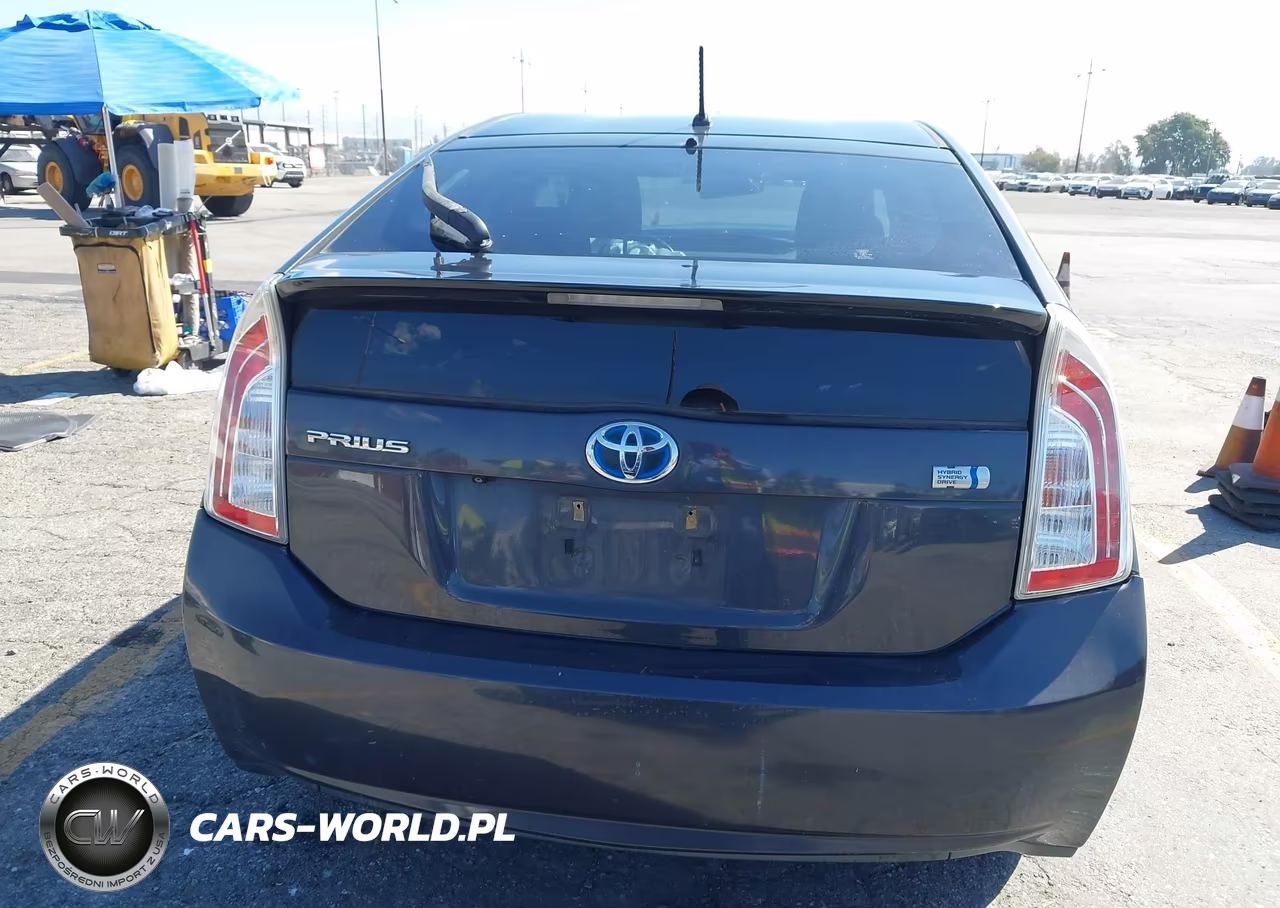 2015 Toyota Prius Two VIN:JTDKN3DU4F0449537 - 16