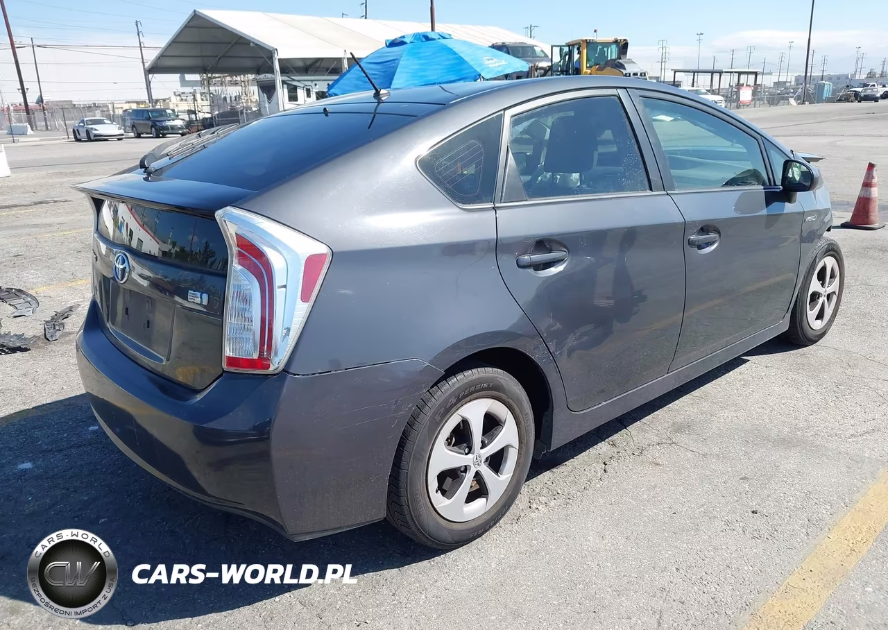 2015 Toyota Prius Two VIN:JTDKN3DU4F0449537 - 4