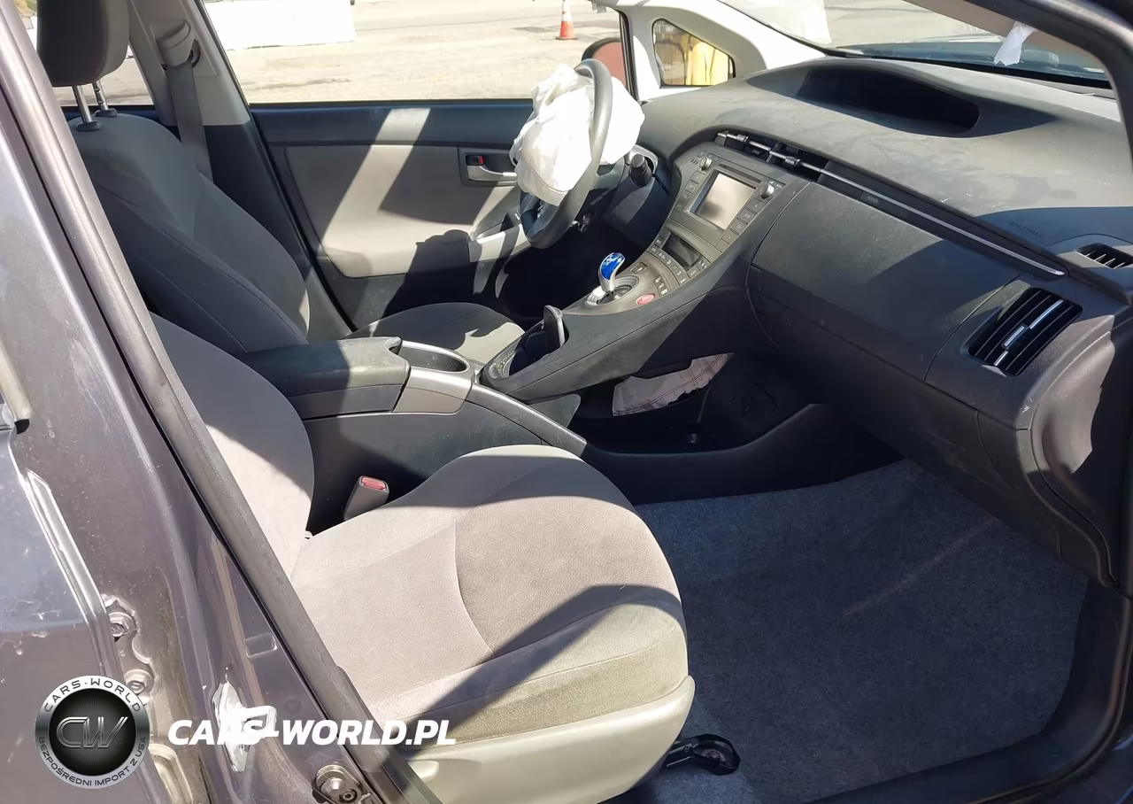2015 Toyota Prius Two VIN:JTDKN3DU4F0449537 - 5