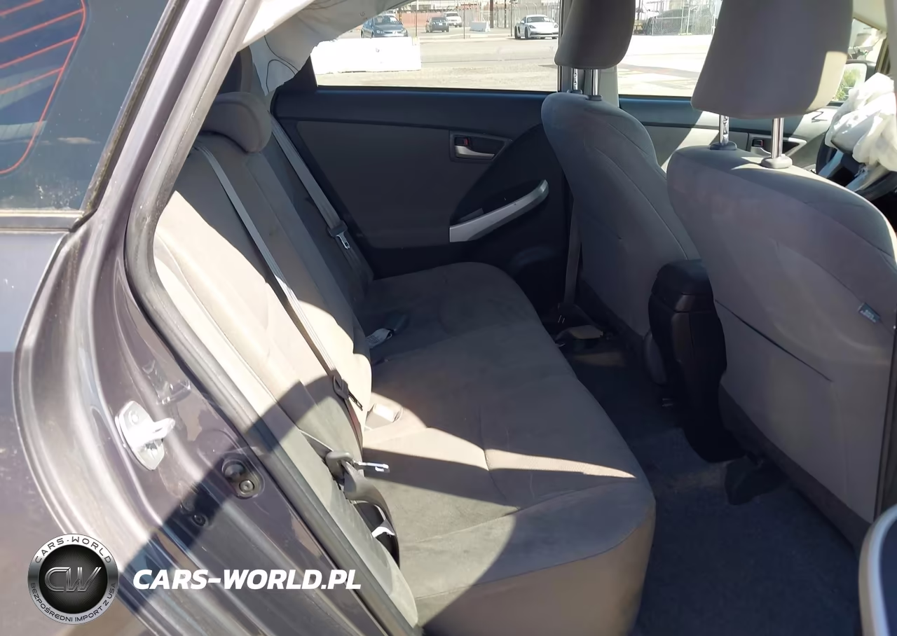 2015 Toyota Prius Two VIN:JTDKN3DU4F0449537 - 8