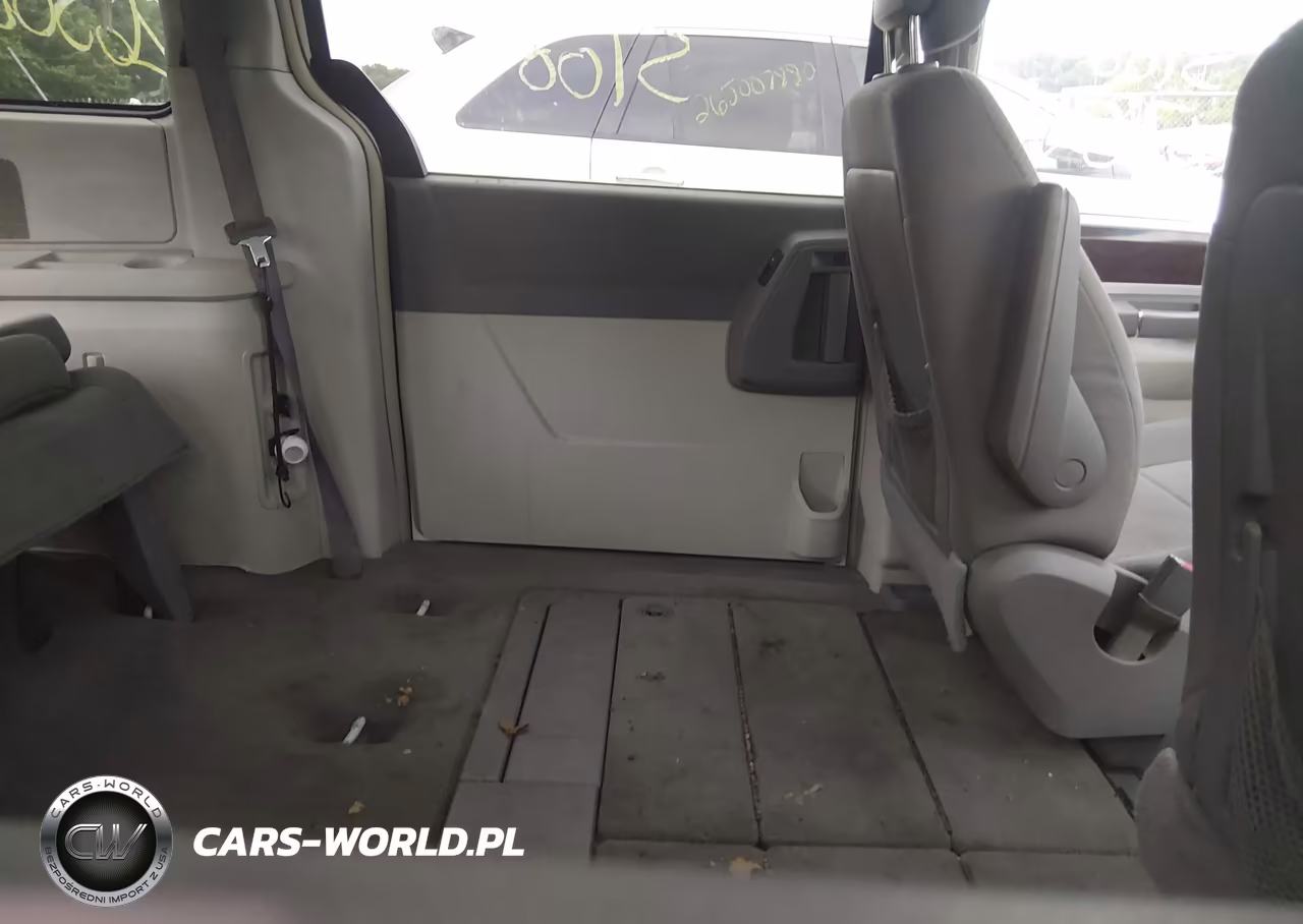 2010 Chrysler Town & Country Touring VIN:2A4RR5D1XAR285501 - 8