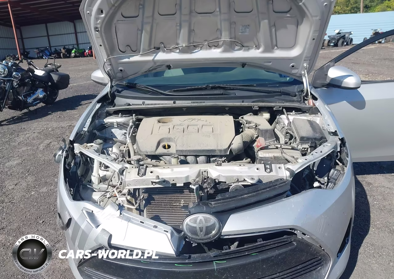 2018 Toyota Corolla Le VIN:5YFBURHE4JP809428 - 10