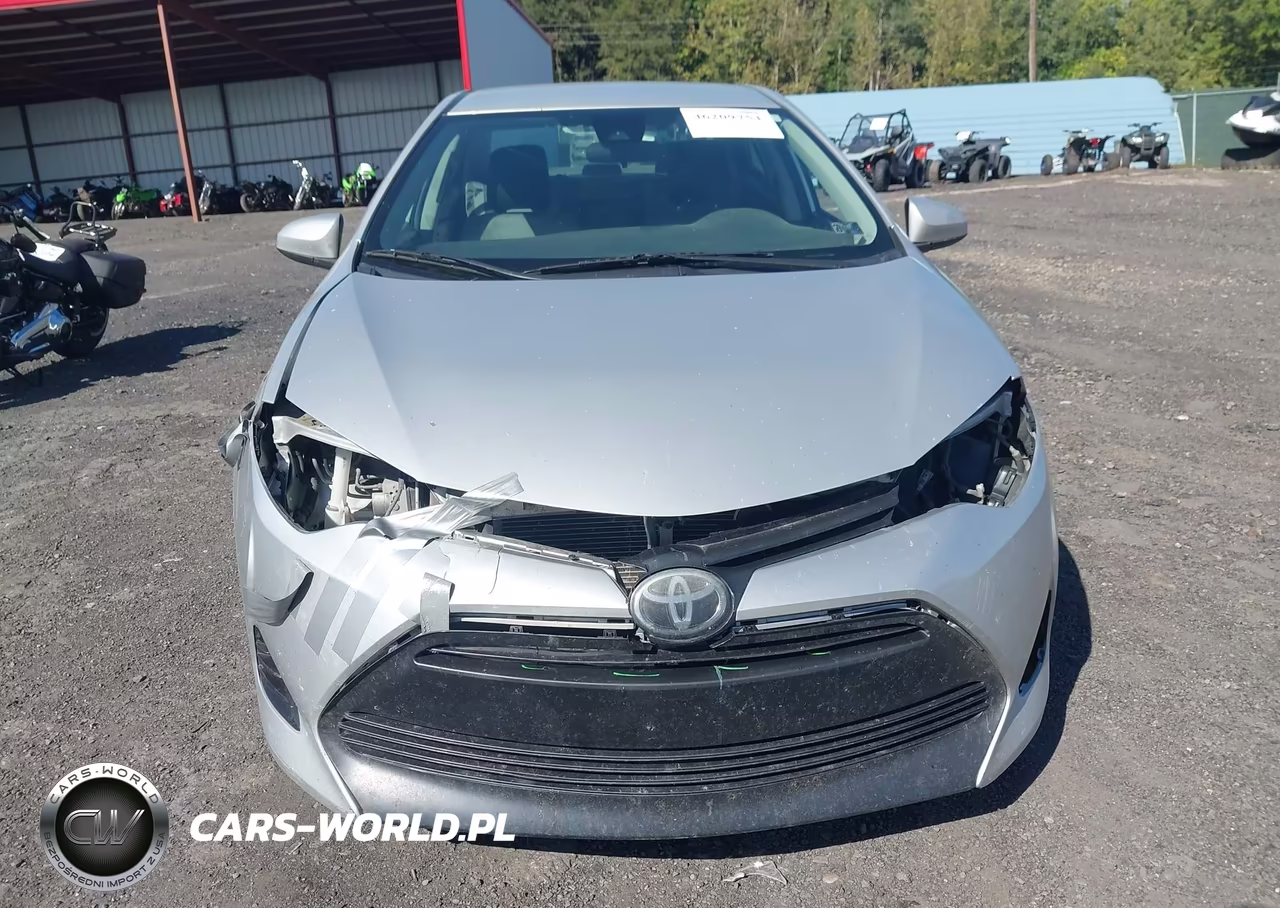 2018 Toyota Corolla Le VIN:5YFBURHE4JP809428 - 12