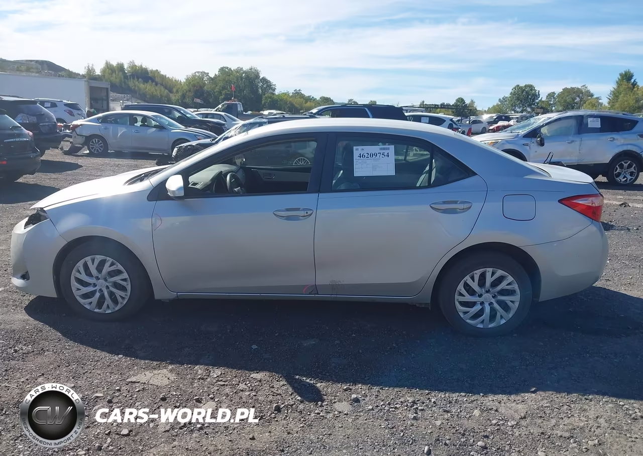 2018 Toyota Corolla Le VIN:5YFBURHE4JP809428 - 14