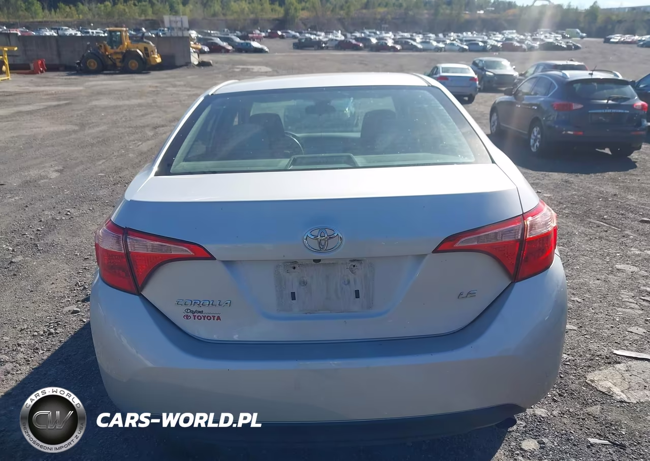 2018 Toyota Corolla Le VIN:5YFBURHE4JP809428 - 16