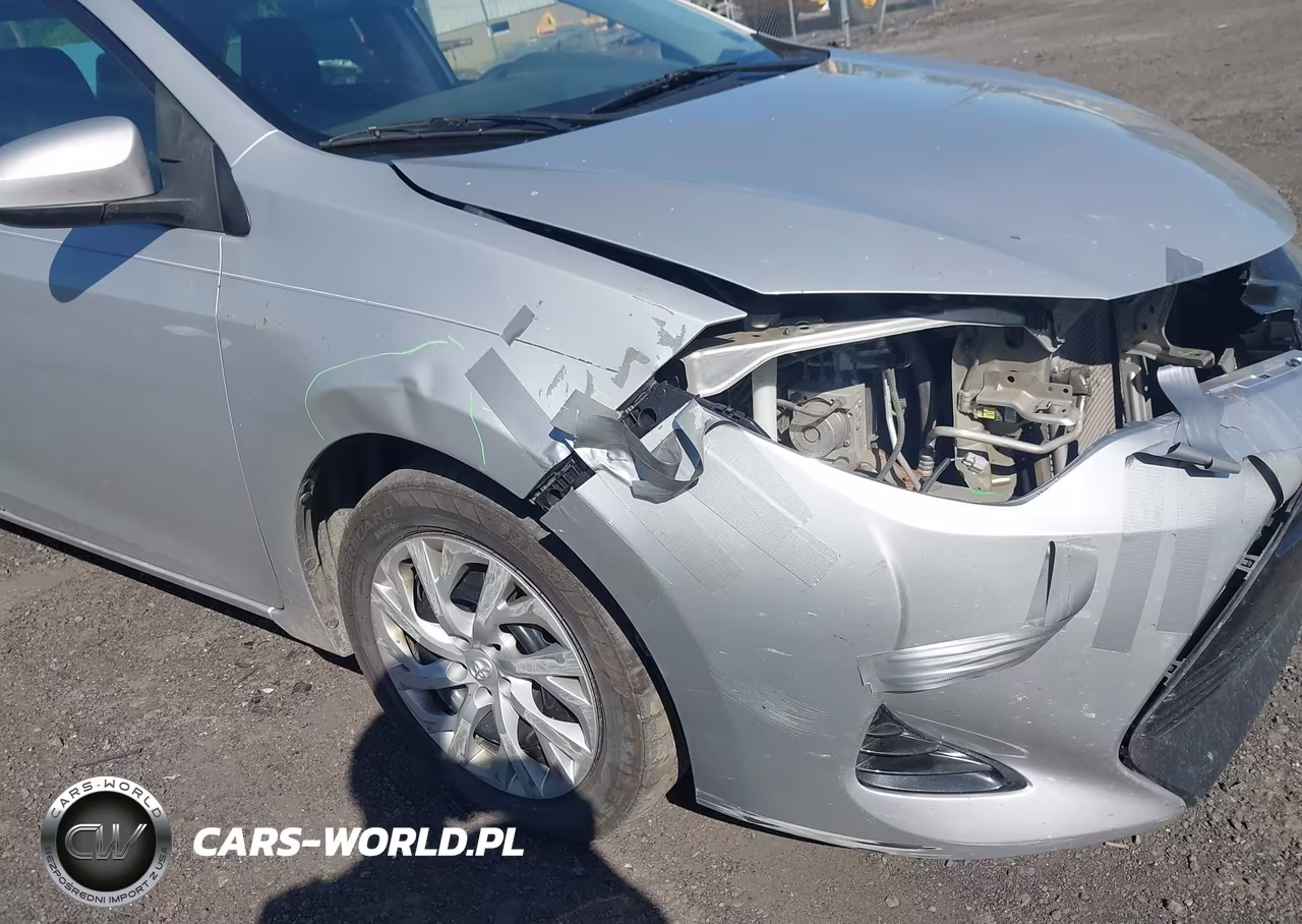 2018 Toyota Corolla Le VIN:5YFBURHE4JP809428 - 17
