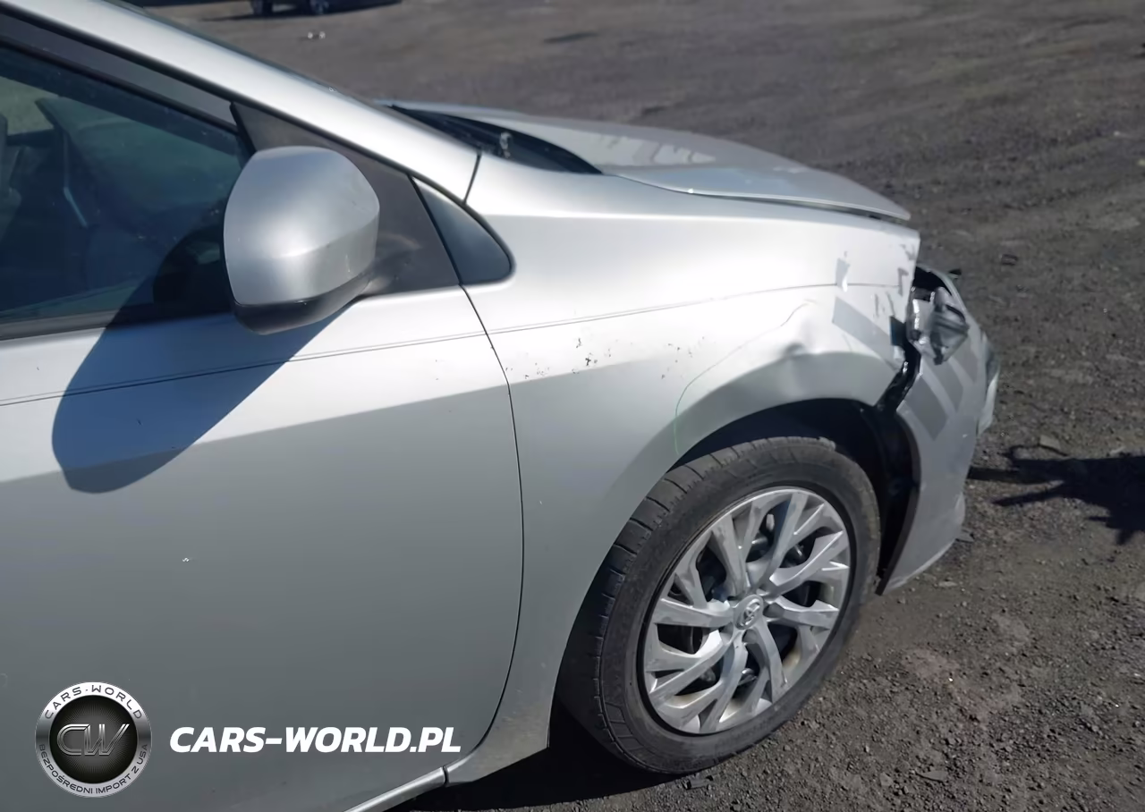 2018 Toyota Corolla Le VIN:5YFBURHE4JP809428 - 18