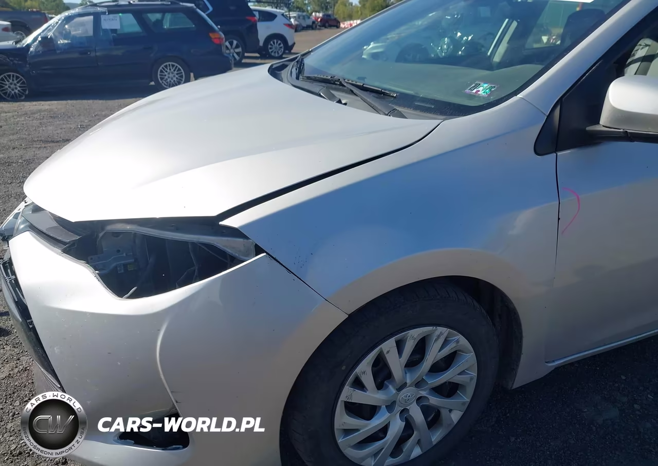 2018 Toyota Corolla Le VIN:5YFBURHE4JP809428 - 19