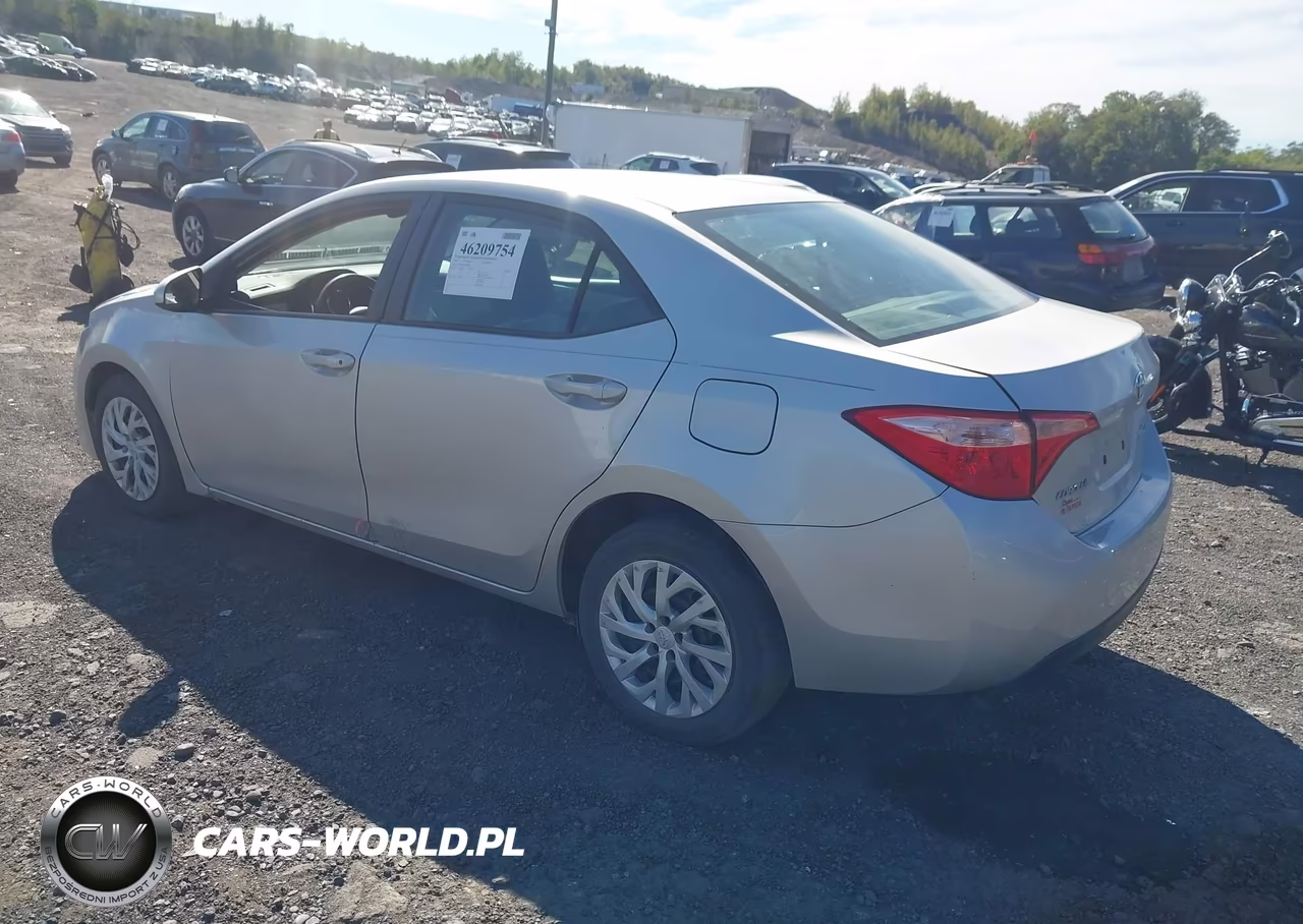 2018 Toyota Corolla Le VIN:5YFBURHE4JP809428 - 3