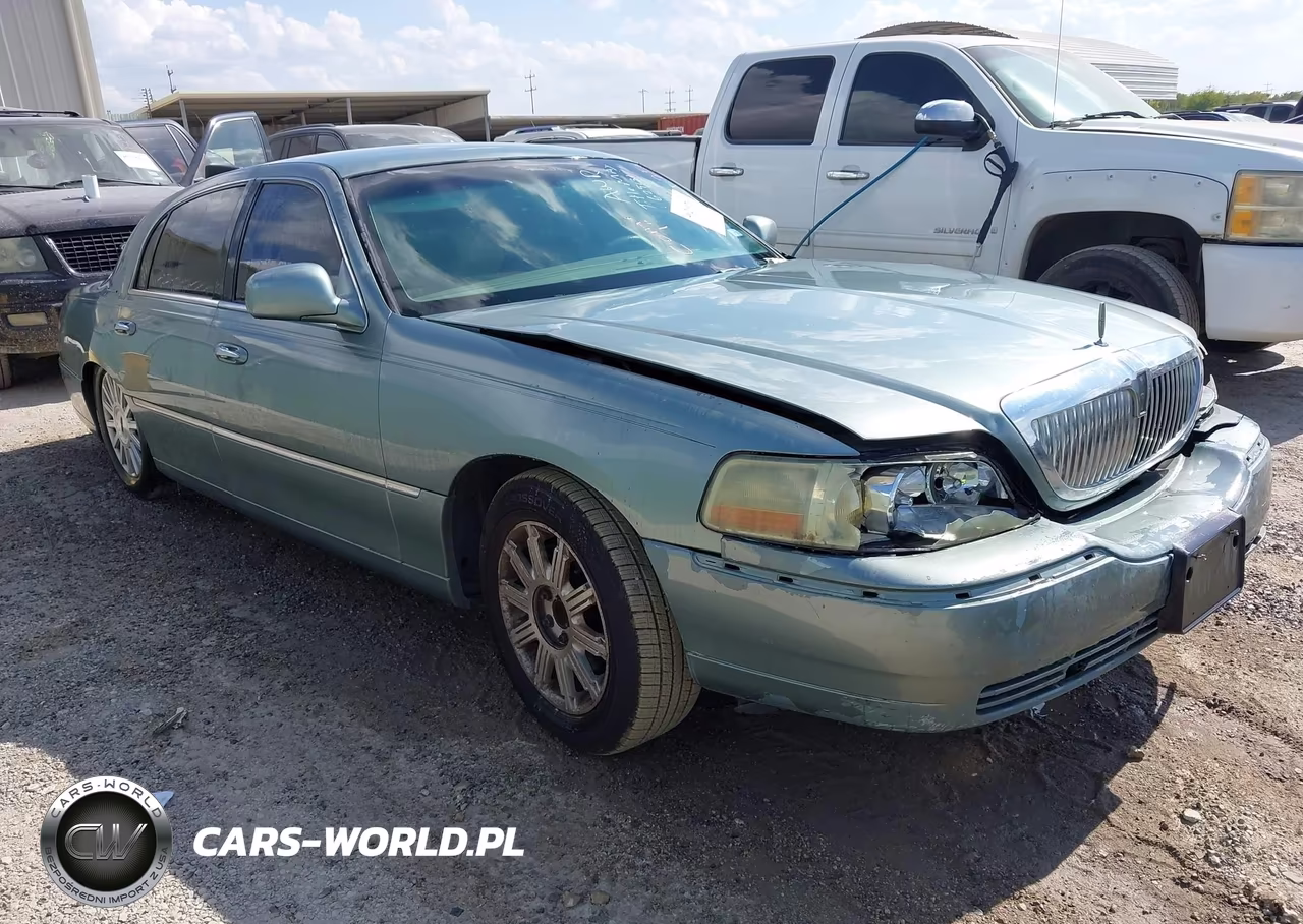 2004 Lincoln Town Car Signature