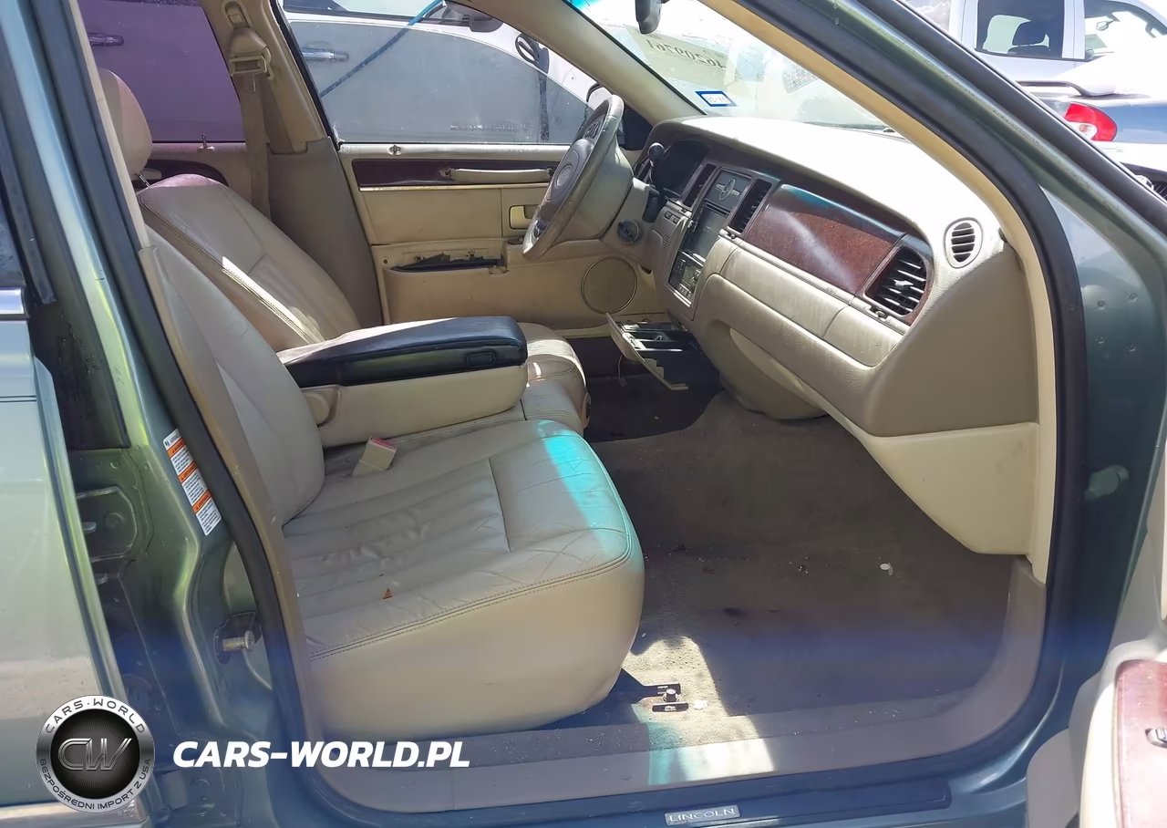 2004 Lincoln Town Car Signature VIN:1LNHM81W84Y629131 - 5