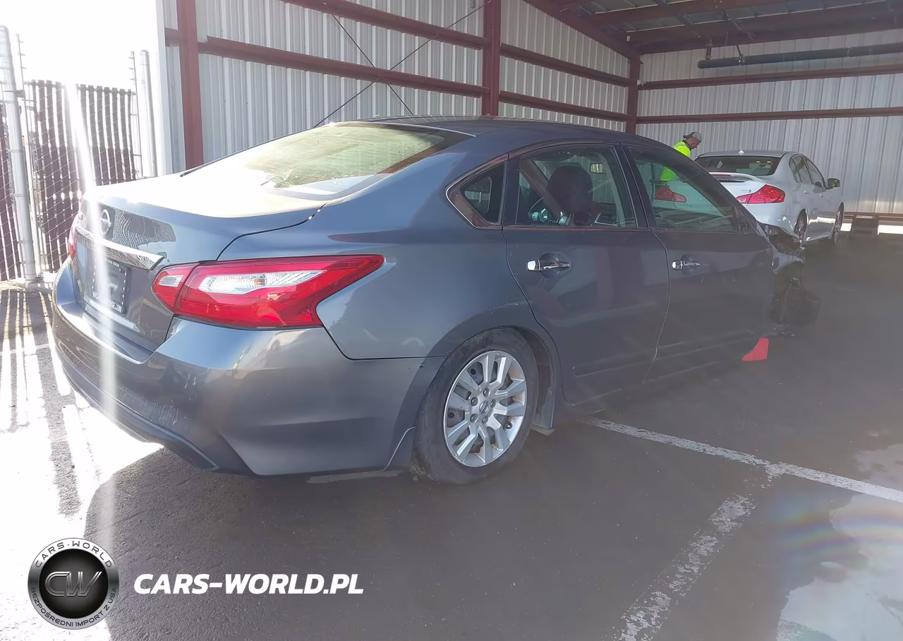 2017 Nissan Altima 2.5 S VIN:1N4AL3AP5HN354111 - 4