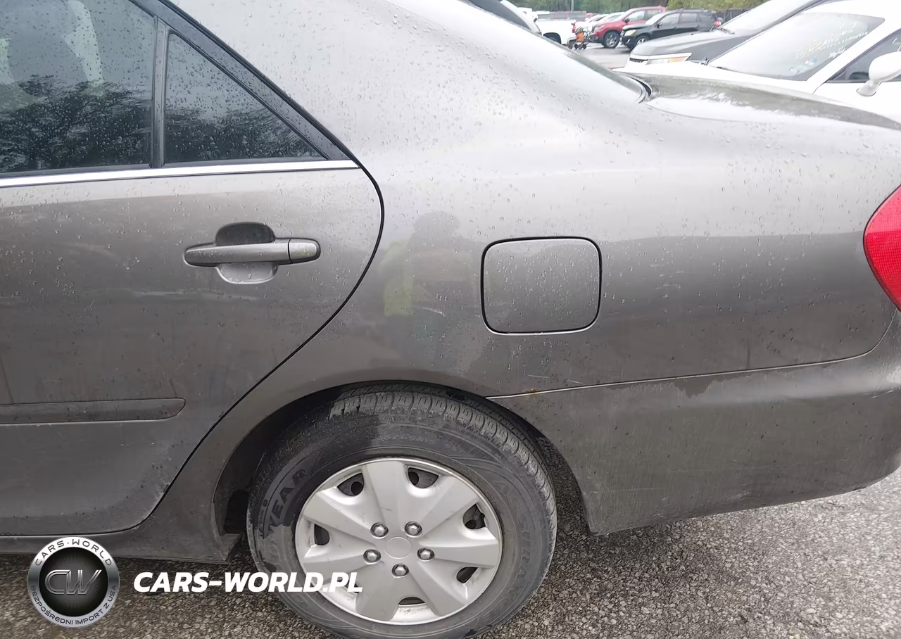 2002 Toyota Camry Le VIN:JTDBE32K320103653 - 12