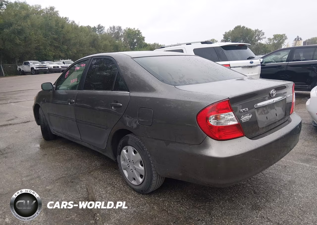 2002 Toyota Camry Le VIN:JTDBE32K320103653 - 3