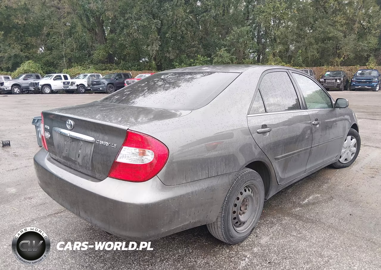 2002 Toyota Camry Le VIN:JTDBE32K320103653 - 4