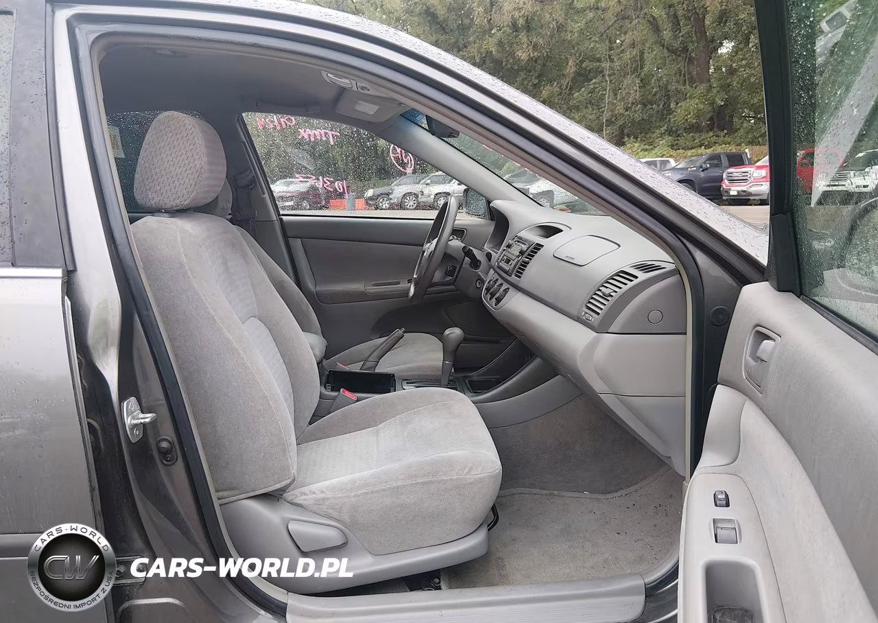 2002 Toyota Camry Le VIN:JTDBE32K320103653 - 5