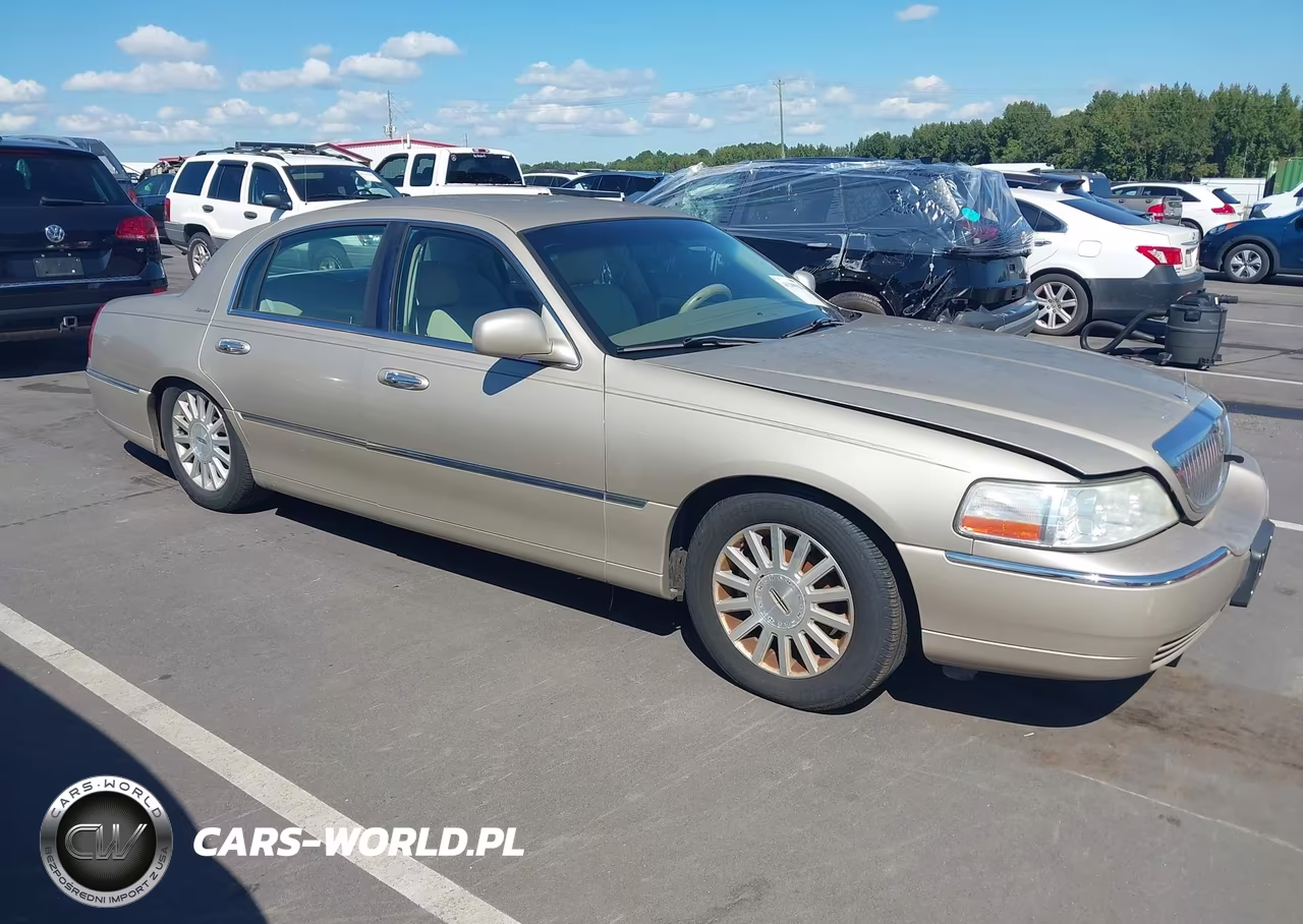 2004 Lincoln Town Car Signature