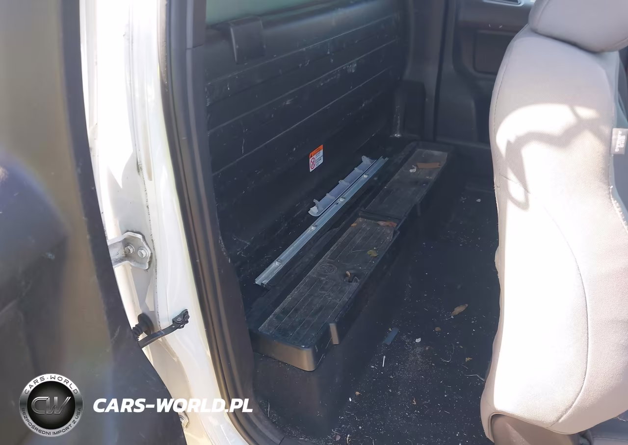 2018 Toyota Tacoma Sr VIN:5TFRX5GN0JX117961 - 8
