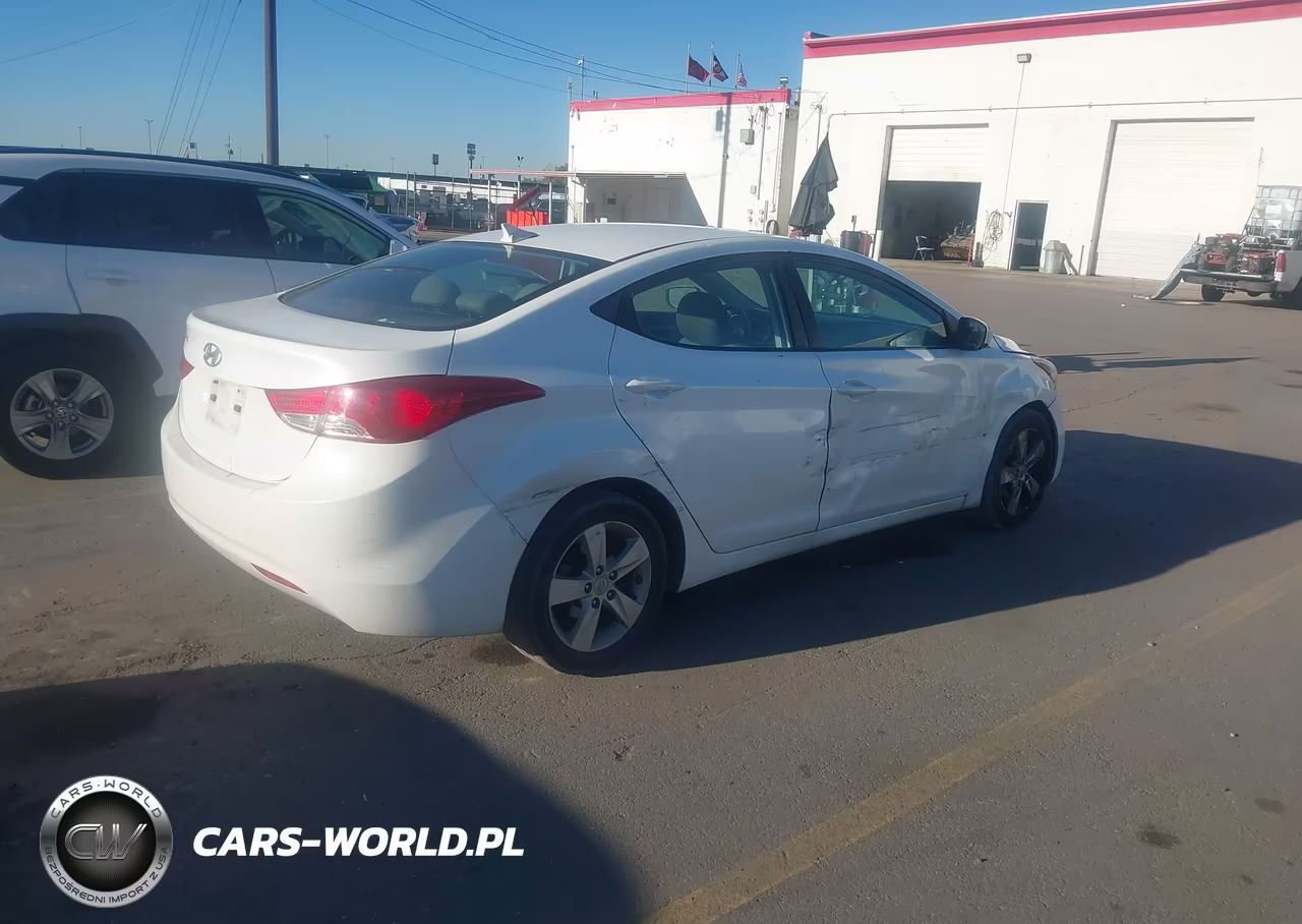 2013 Hyundai Elantra Gls VIN:5NPDH4AE2DH450396 - 4