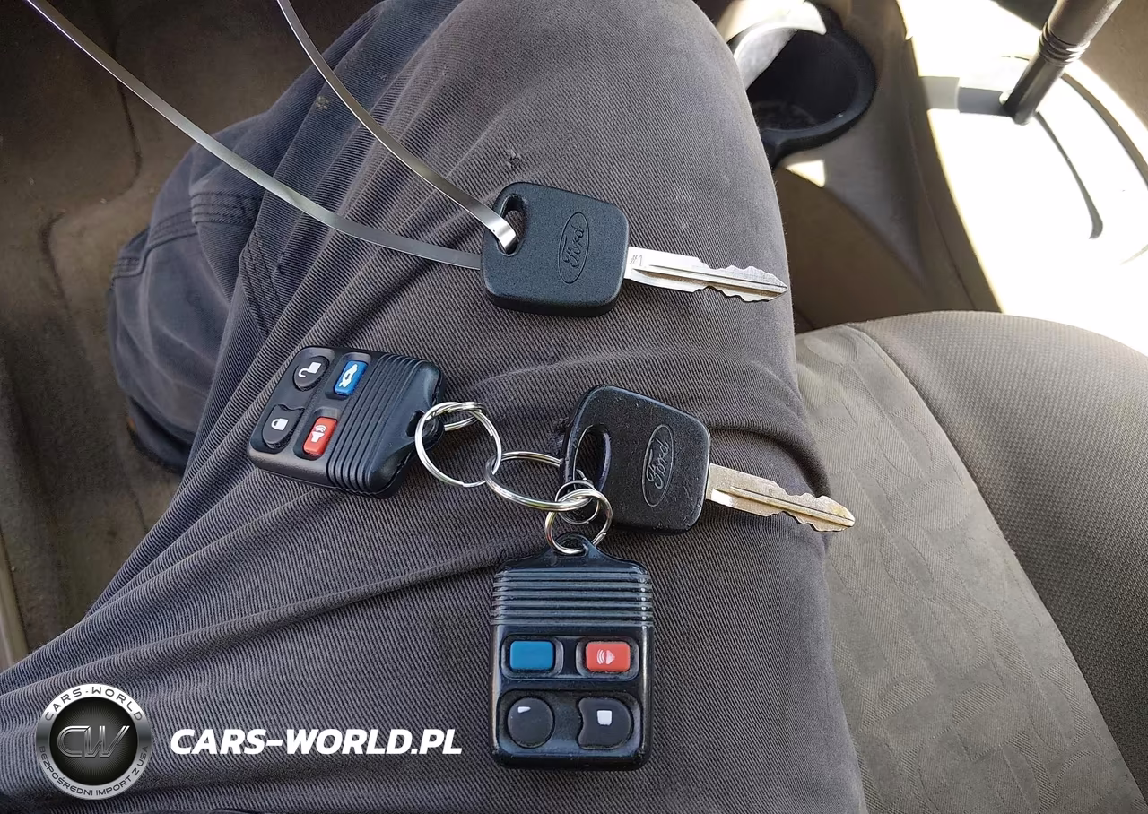 2005 Ford Focus Zx4 VIN:1FAFP34NX5W313824 - 11