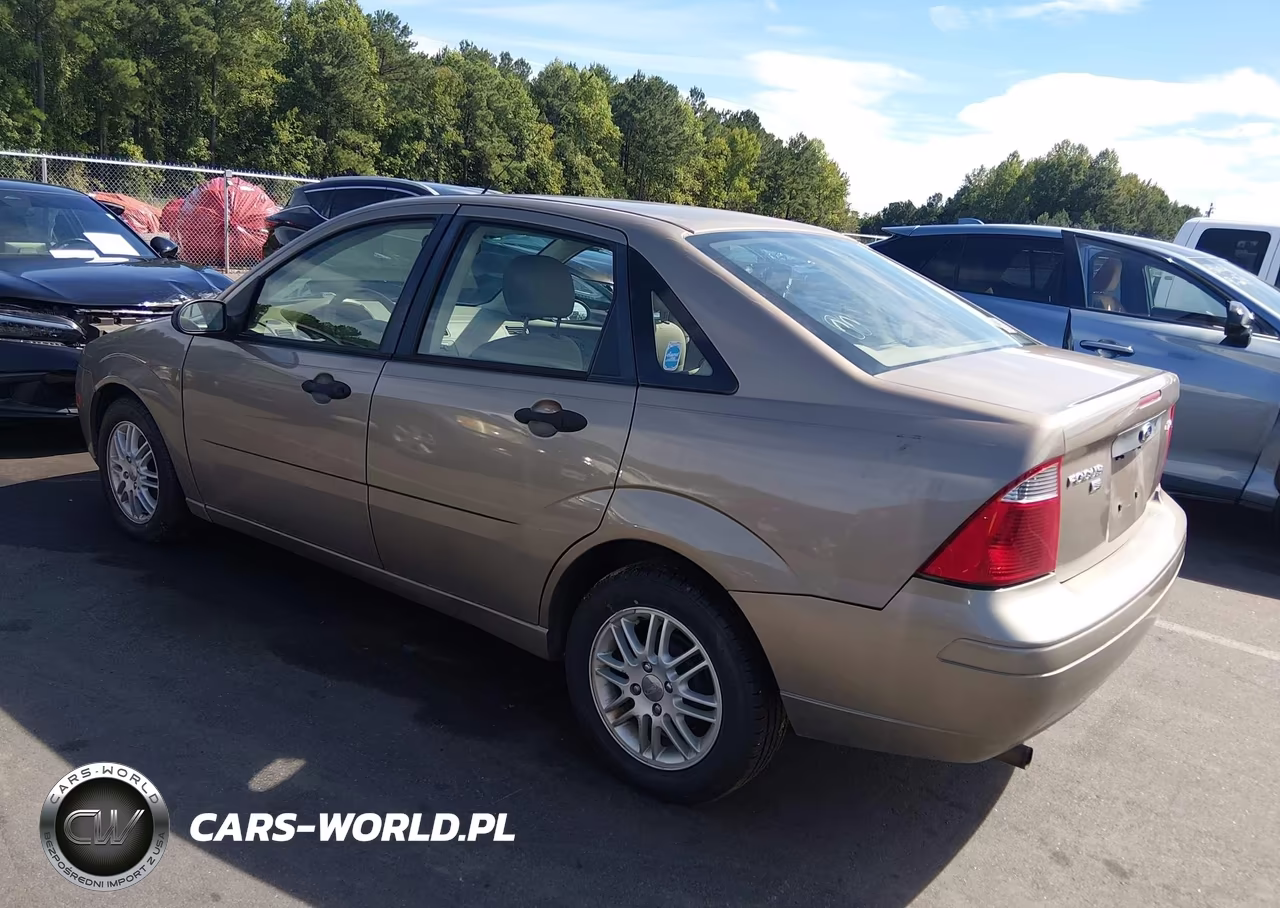 2005 Ford Focus Zx4 VIN:1FAFP34NX5W313824 - 3