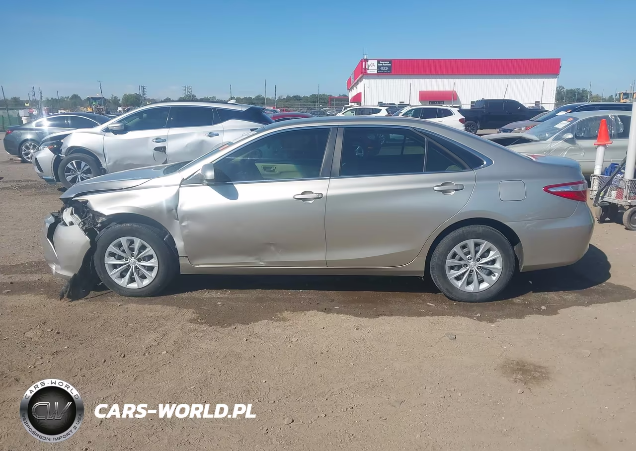2015 Toyota Camry Le VIN:4T4BF1FK4FR515222 - 14
