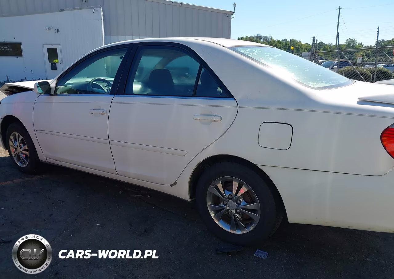 2005 Toyota Camry Le VIN:4T1BE32K45U003313 - 14
