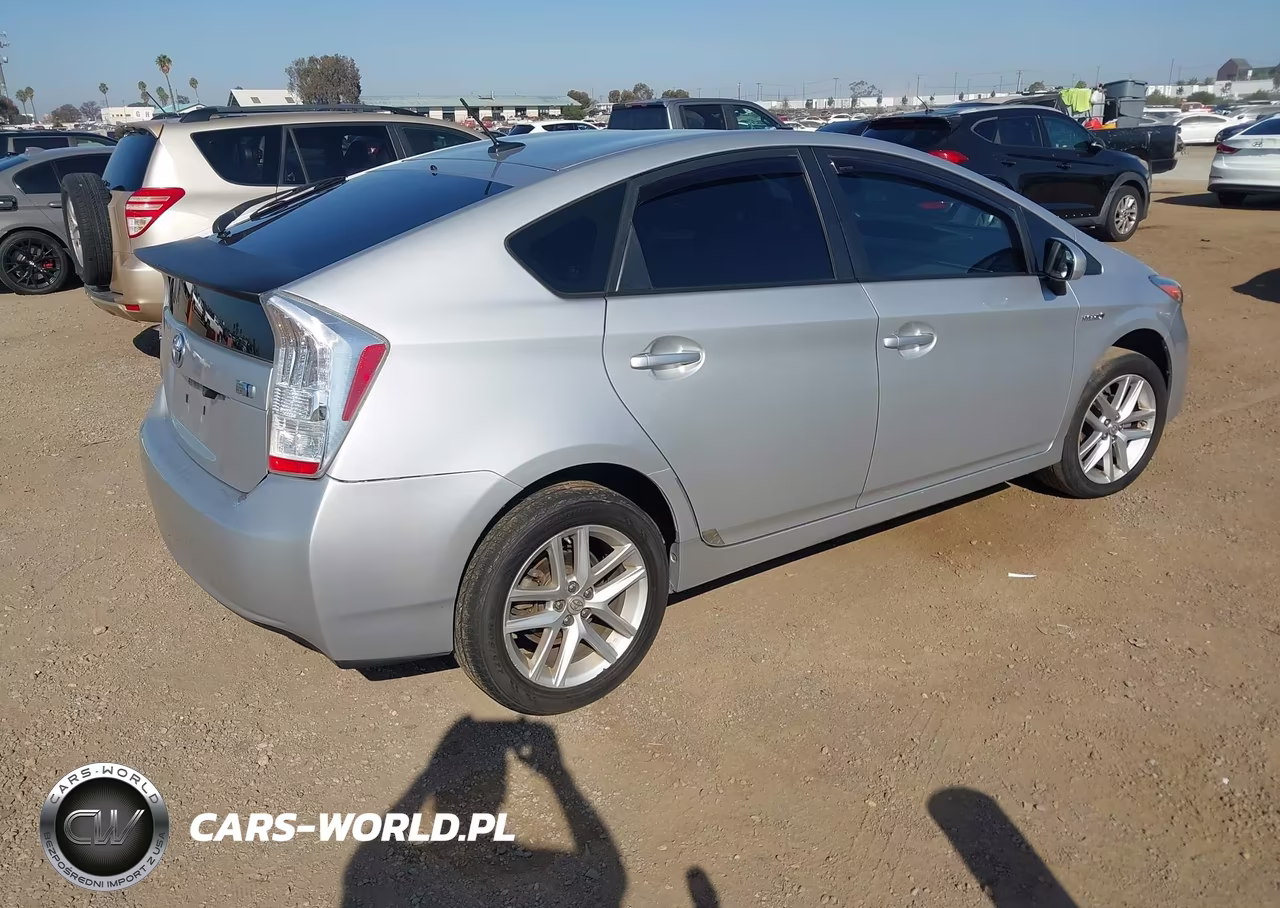 2011 Toyota Prius Three VIN:JTDKN3DU2B1402902 - 4