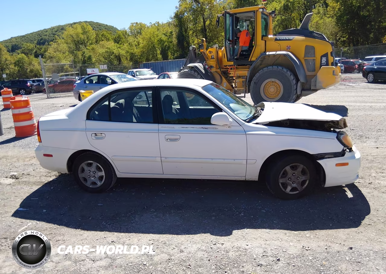 2005 Hyundai Accent Gls VIN:KMHCG45C95U590262 - 14