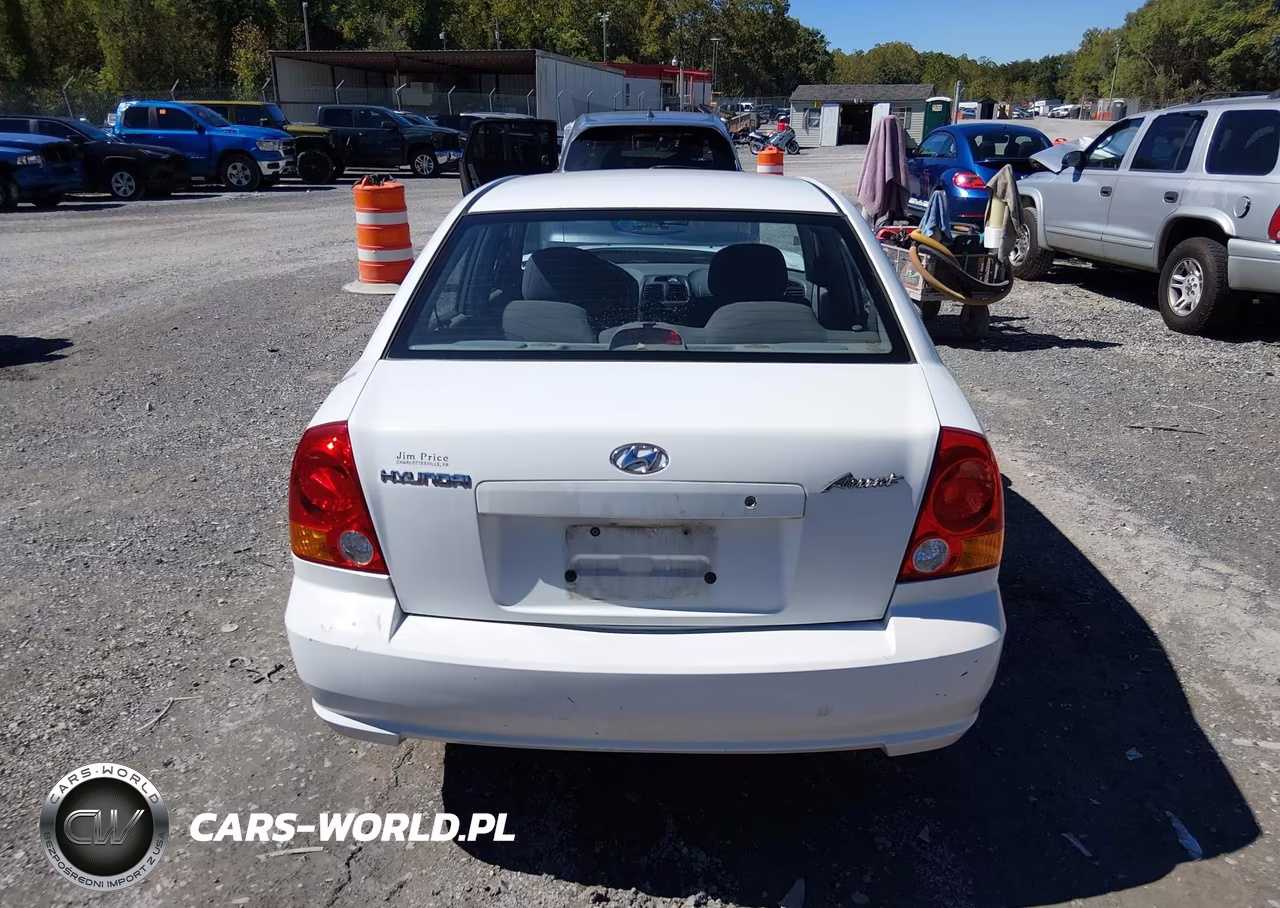 2005 Hyundai Accent Gls VIN:KMHCG45C95U590262 - 17