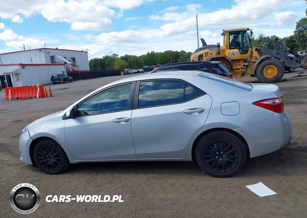 2017 Toyota Corolla Le VIN:2T1BURHE2HC773510 - 14