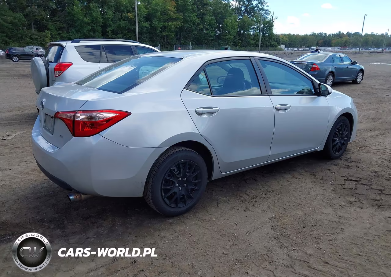 2017 Toyota Corolla Le VIN:2T1BURHE2HC773510 - 4