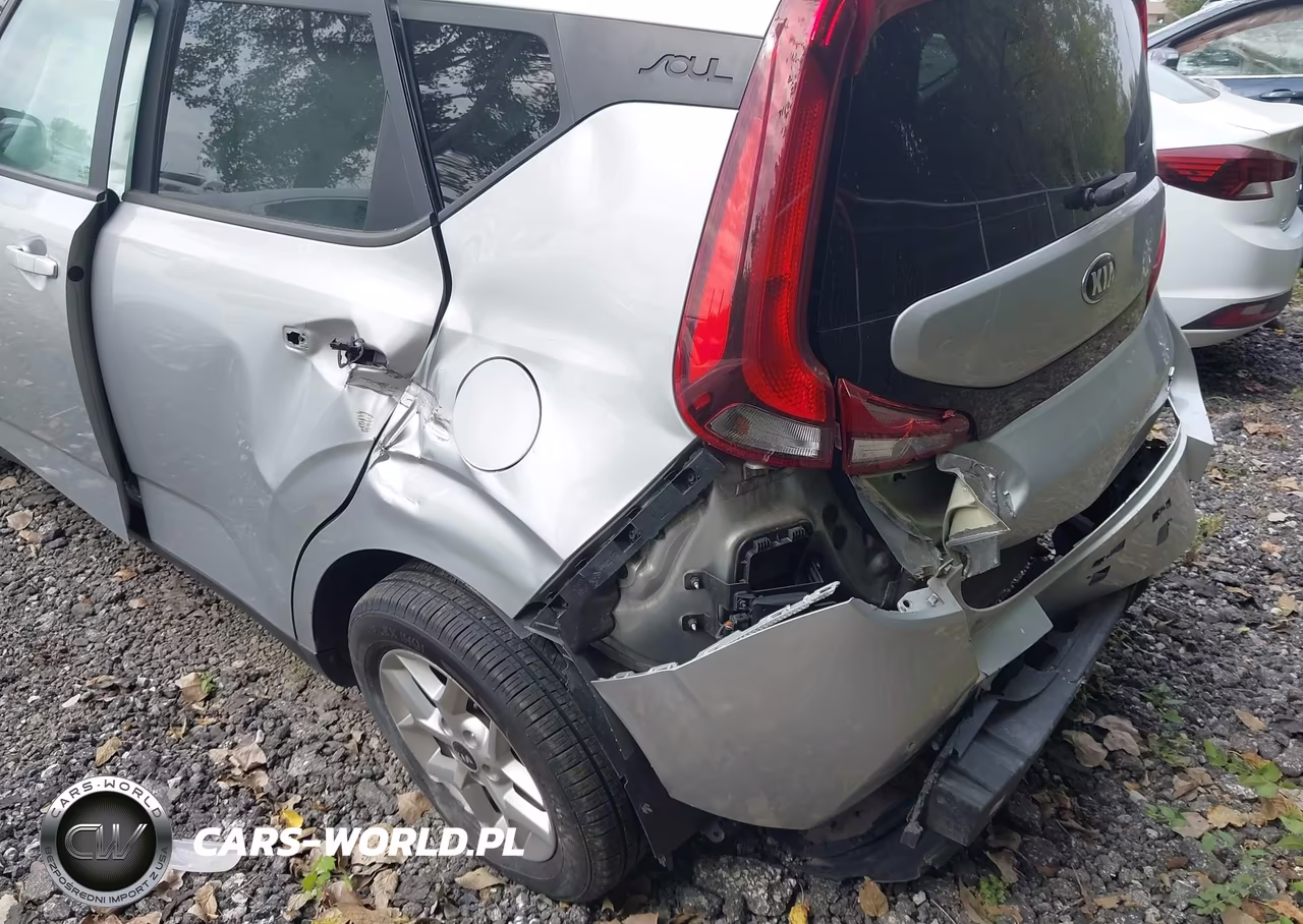 2021 Kia Soul S VIN:KNDJ23AU7M7775393 - 18