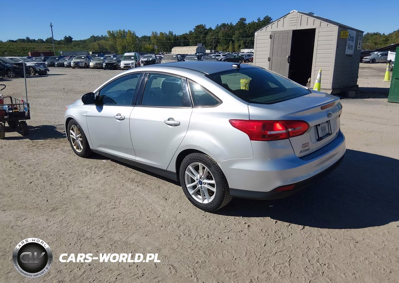 2015 Ford Focus Se VIN:1FADP3F29FL316324 - 3