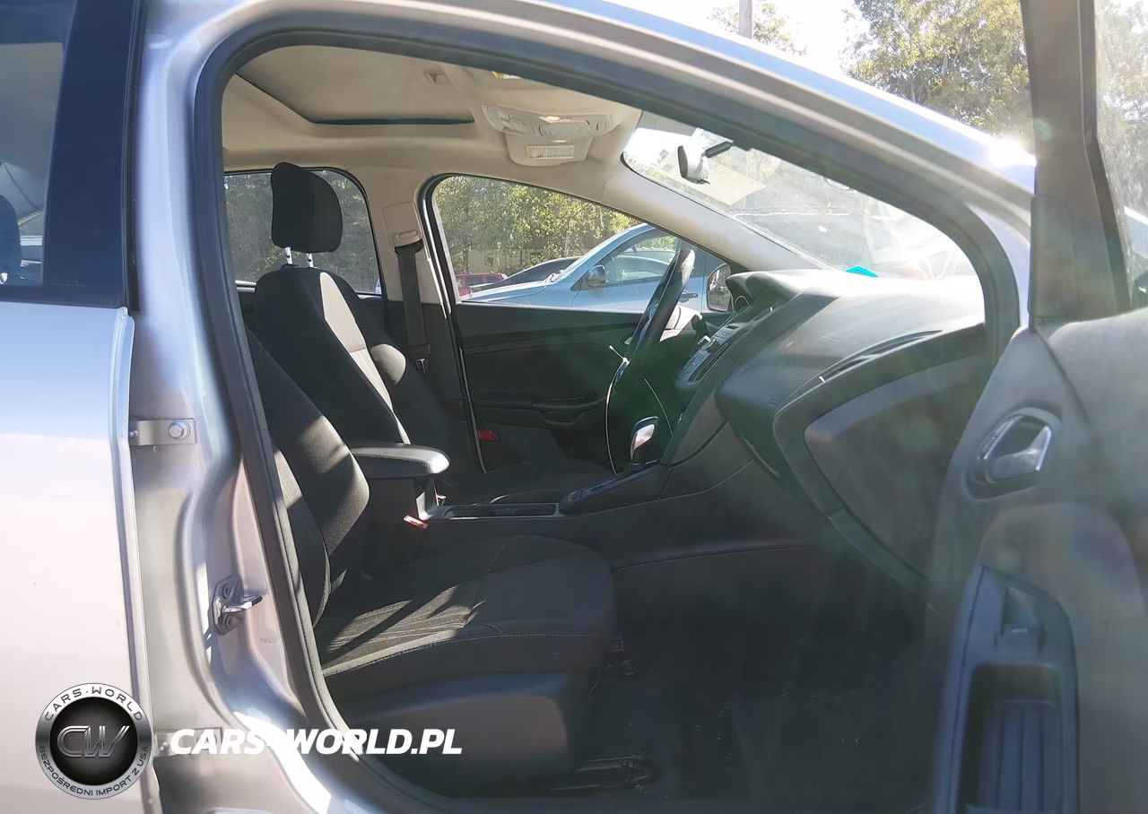 2015 Ford Focus Se VIN:1FADP3F29FL316324 - 5