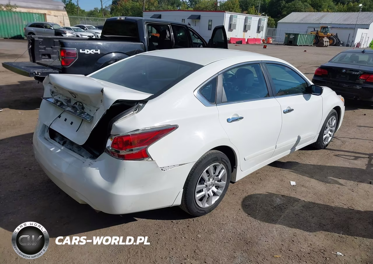 2015 Nissan Altima 2.5 S VIN:1N4AL3AP6FN912271 - 4