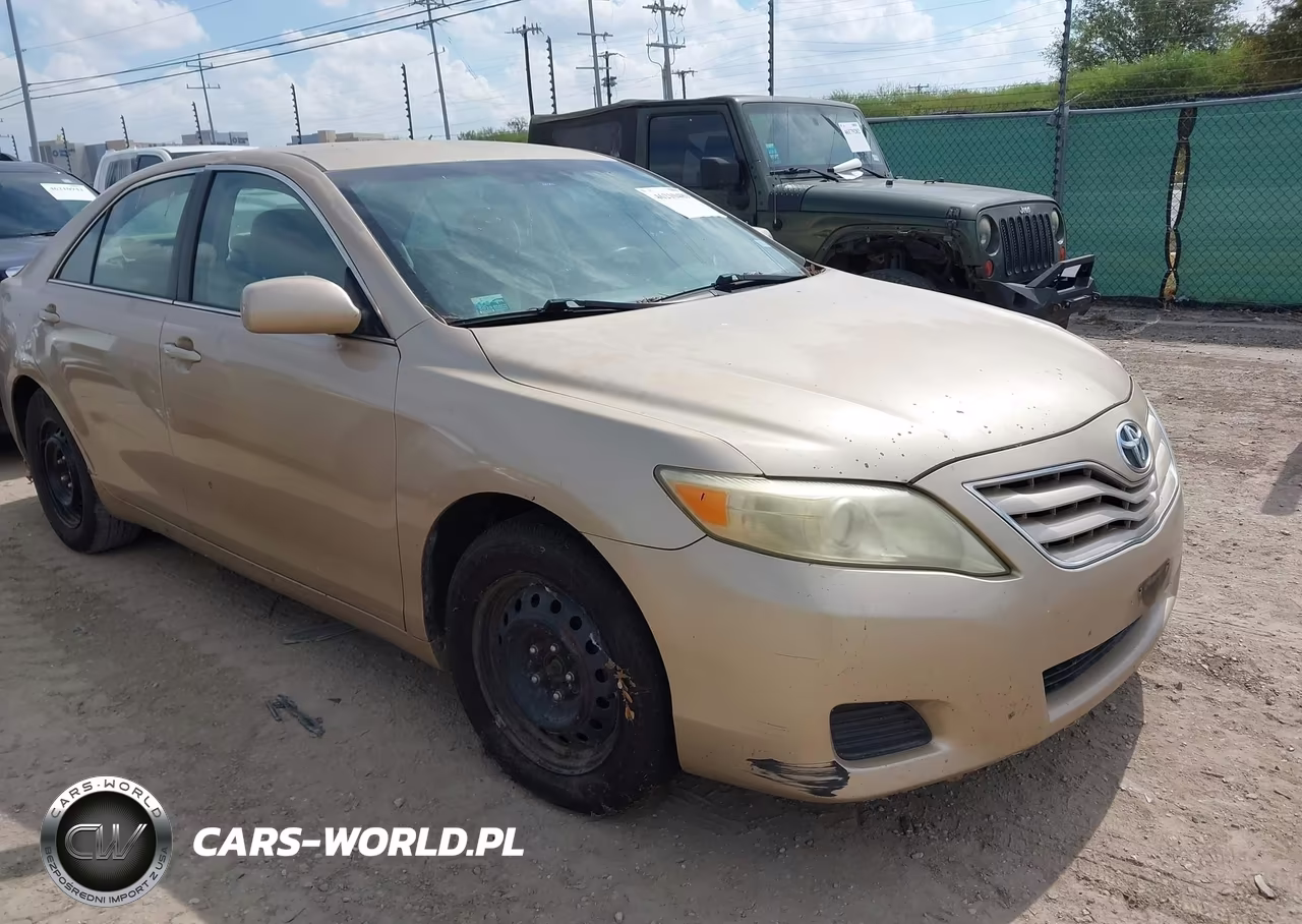 2010 Toyota Camry Le – zdjęcie 1 z 11
