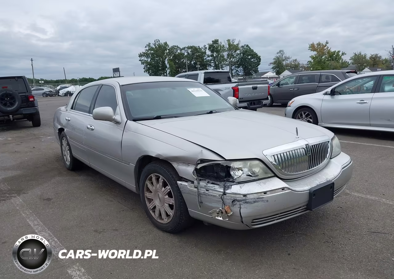 2011 Lincoln Town Car Signature Limited