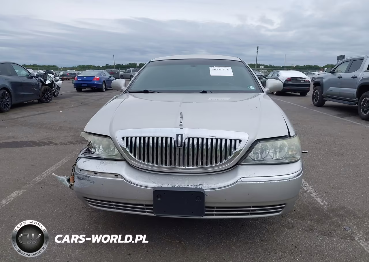 2011 Lincoln Town Car Signature Limited VIN:2LNBL8CV8BX753135 - 12