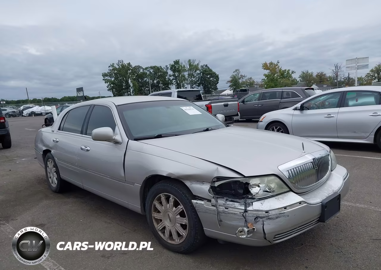 2011 Lincoln Town Car Signature Limited VIN:2LNBL8CV8BX753135 - 6