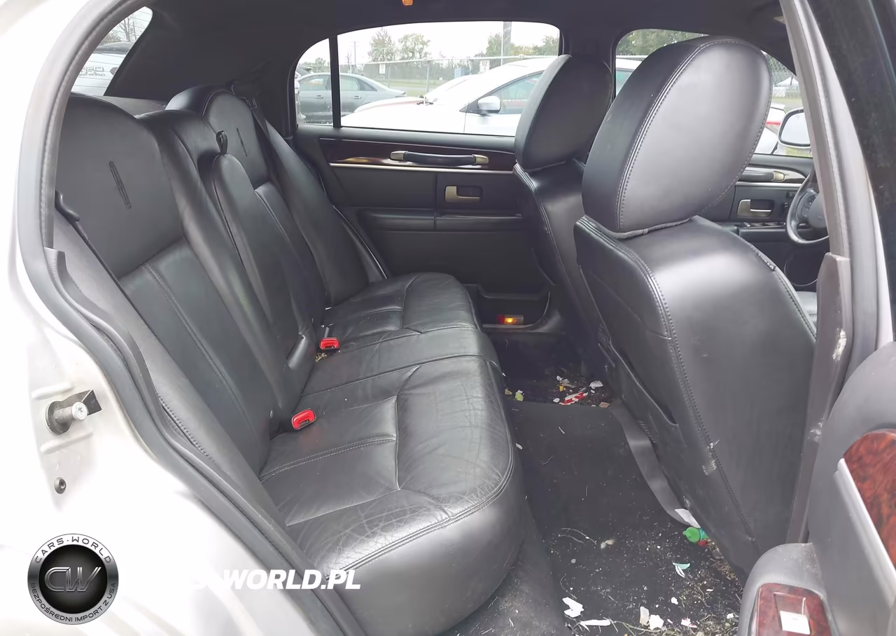 2011 Lincoln Town Car Signature Limited VIN:2LNBL8CV8BX753135 - 8
