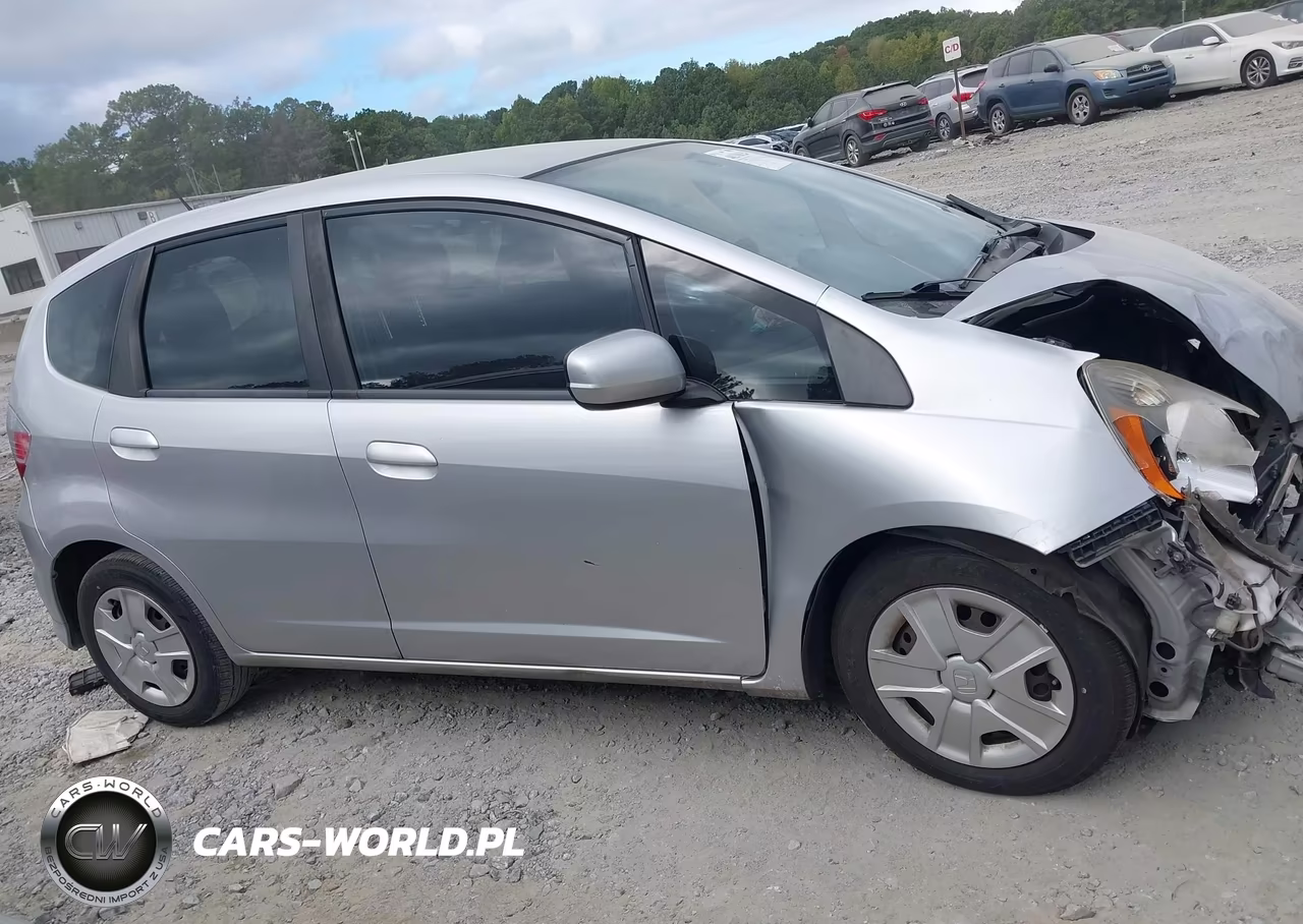 2013 Honda Fit VIN:JHMGE8H34DC080578 - 13