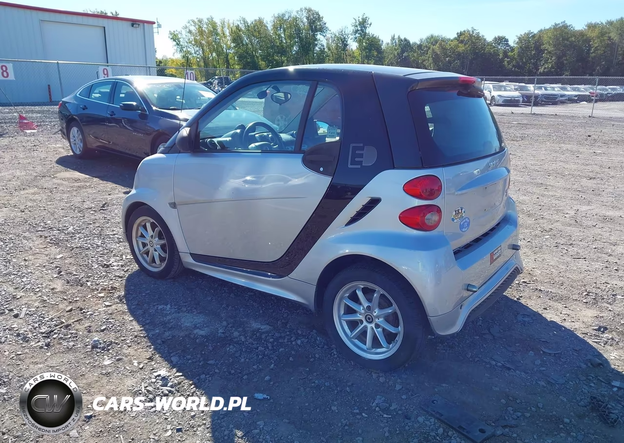 2015 Smart Fortwo Electric Drive Passion VIN:WMEEJ9AA0FK830197 - 3