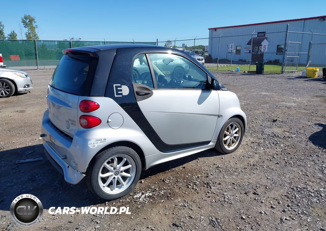 2015 Smart Fortwo Electric Drive Passion VIN:WMEEJ9AA0FK830197 - 4