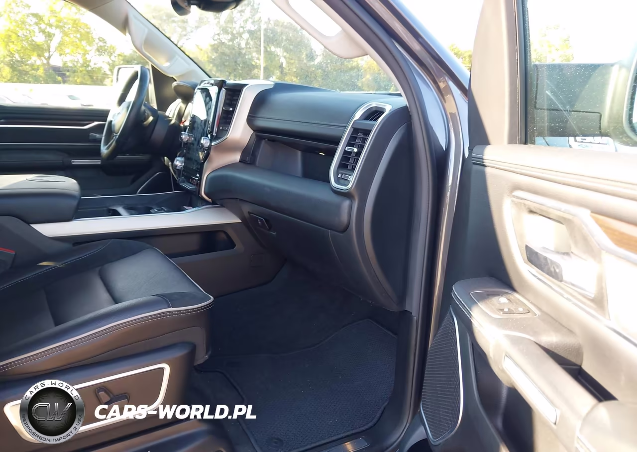 2022 Ram 1500 Laramie VIN:1C6SRFRT3NN133156 - 5